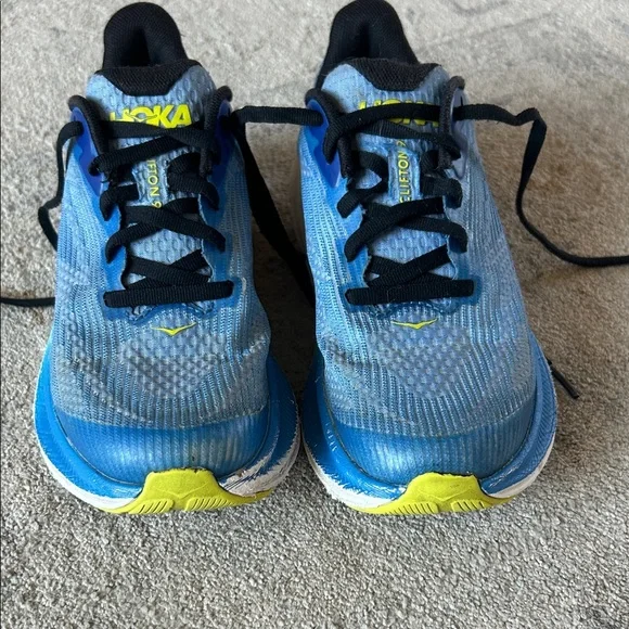 Boys Hoka Clifton Shoes size 3.5 - Picture 2 of 9